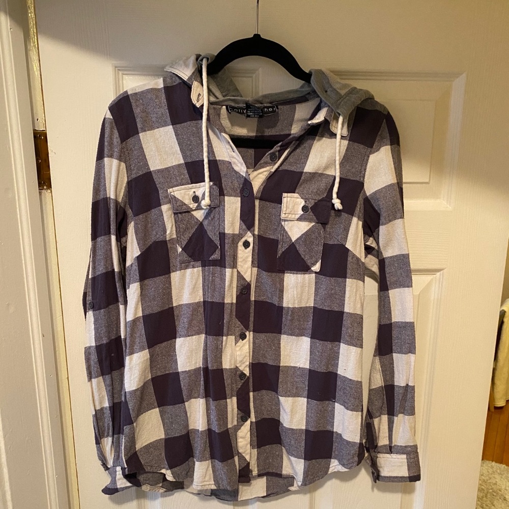 BUTTON DOWN PLAID TOP WITH REMOVABLE HOODIE